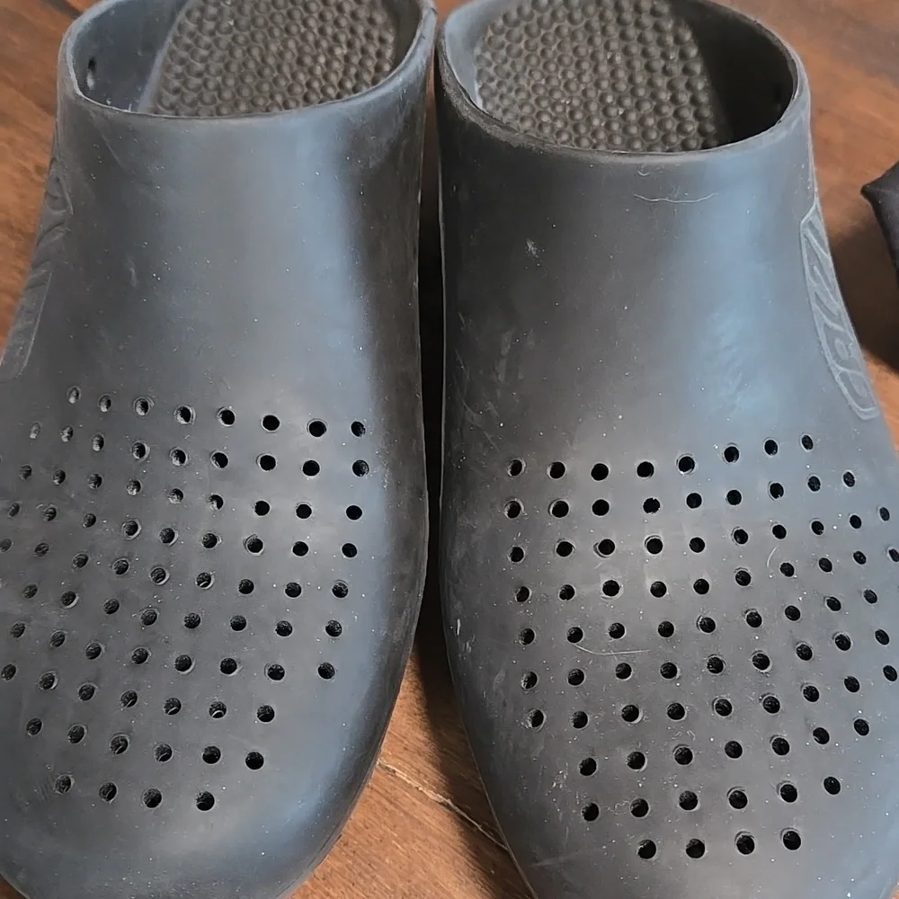 Calzuro Classic Work Clogs Slip Resitant Unisex Made In Italy Size 36/37 EUC - Picture 7 of 8
